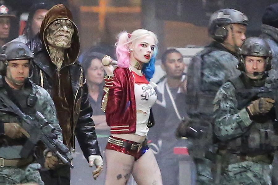 Margot Robbie looks Bad Ass with Baseball Bat as Harley Quinn on set of ‘Suicide Squad’ in Toronto, Canada