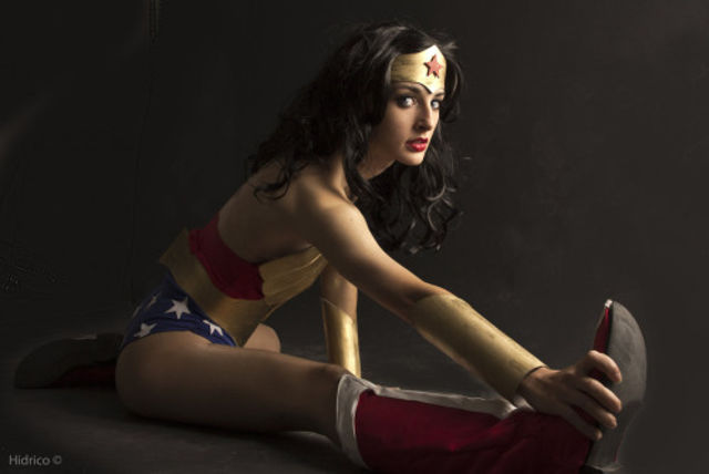 these-17-incredible-wonder-woman-cosplayers-will-explode-your-brain-327245
